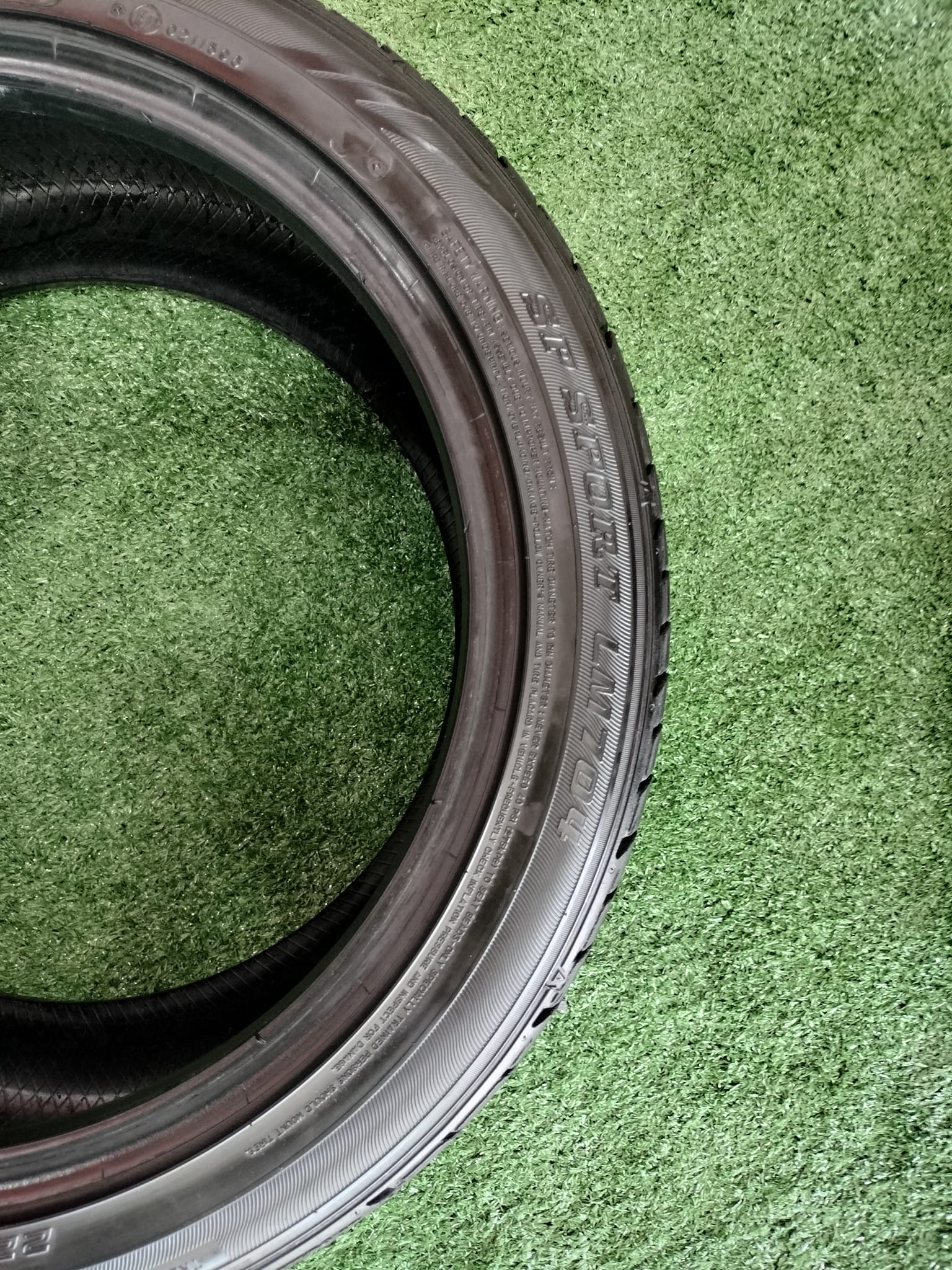 ยางมือสองสภาพดี ดอกหนา ลึก ยี่ห้อ DUNLOP LM704 225/45ZR17ยางปี19