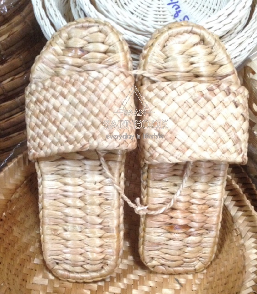 BSS203W : รองเท้าสานผักตบชวา ราคาส่ง 1โหล 12 คู่