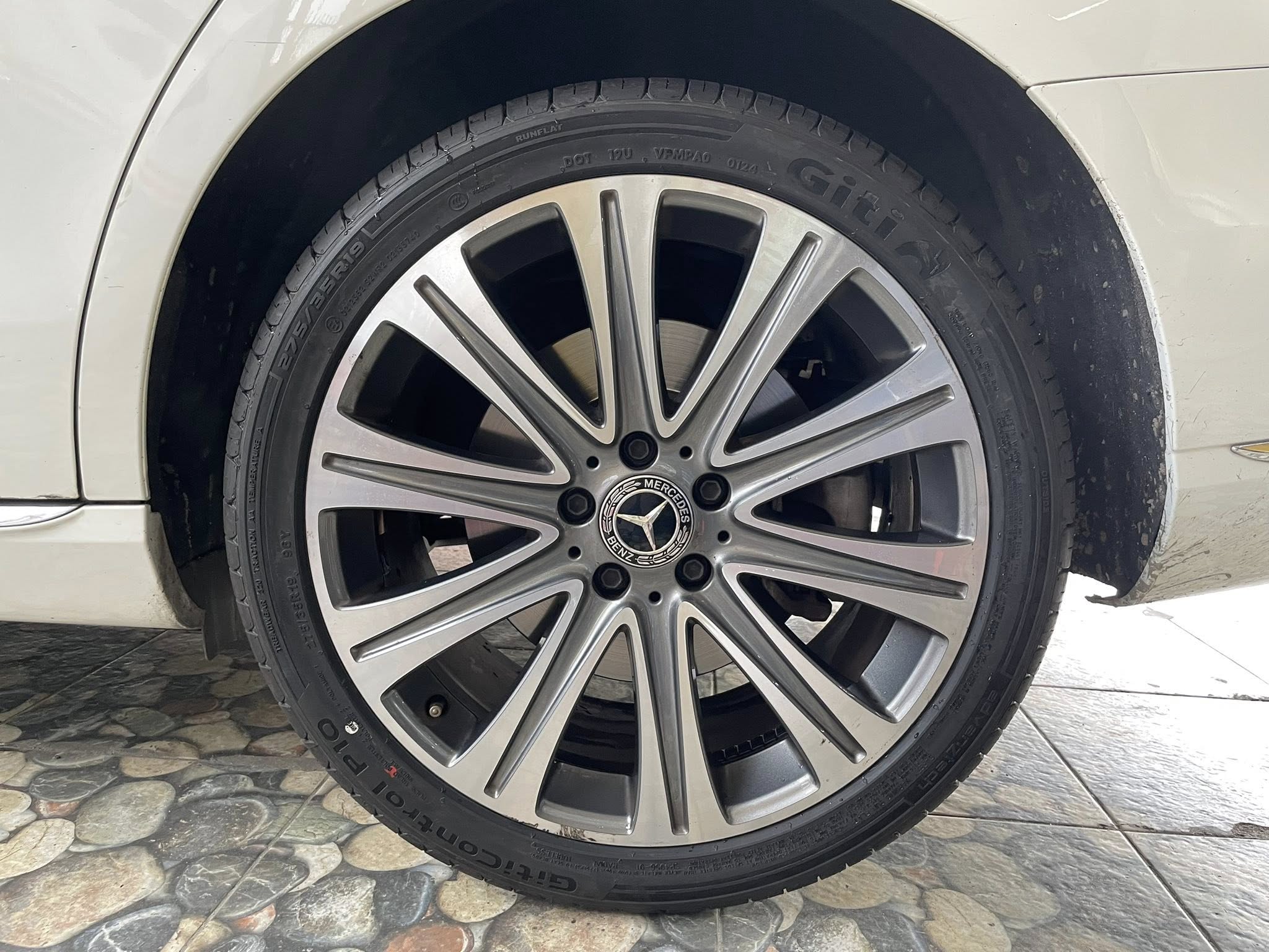 BENZ_E300e 🚘เปลี่ยนยาง 🛞🐘#GITI_ControlP10_245/40RF19 🛞 #GITI_ControlP10_275/35RF19 🛞 #RUNFLAT