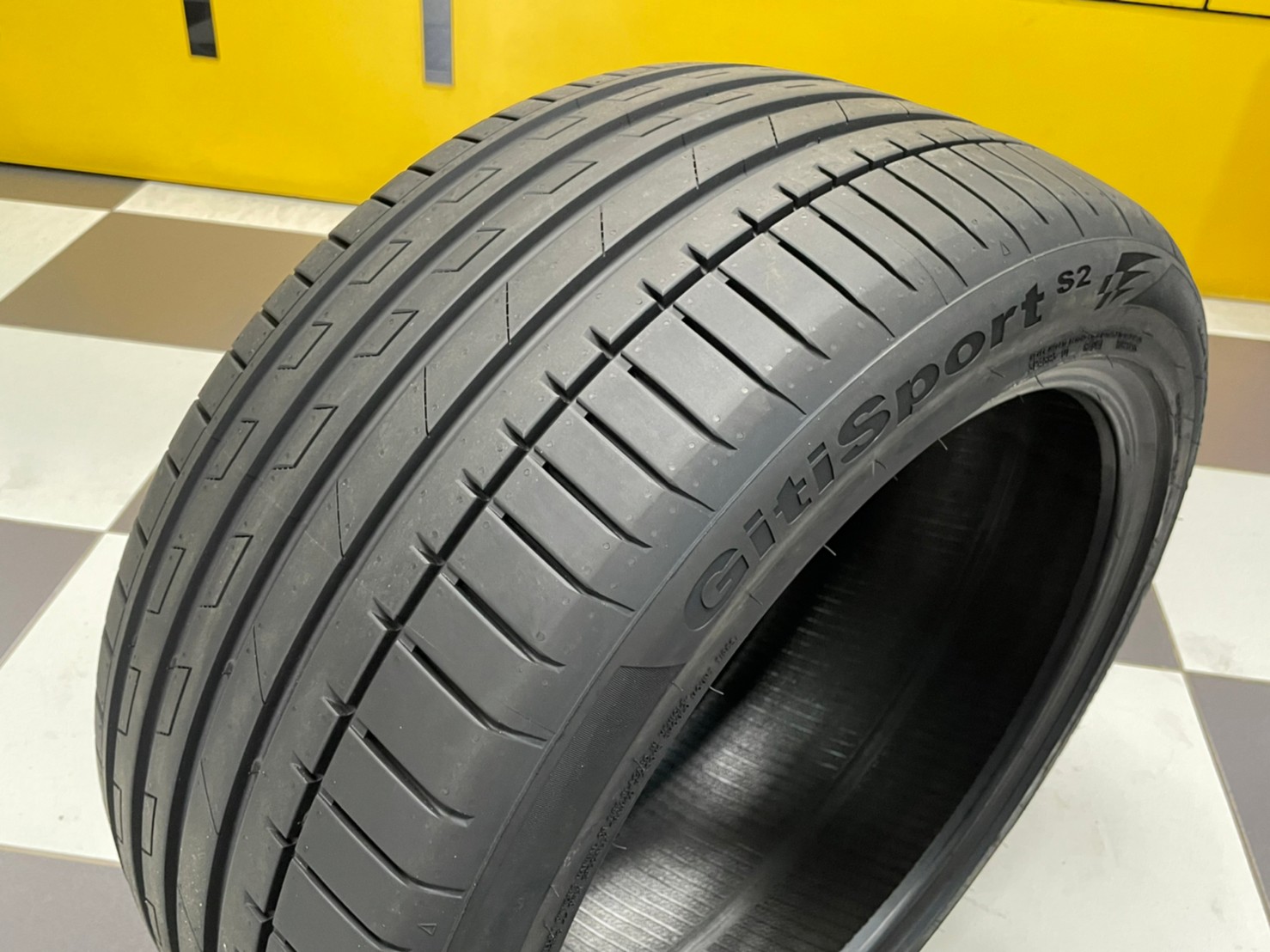 GITI SportS2 275/40R19 ยางใหม่ปี2022 ราคาโปรโมชั่นพิเศษ พร้อมติดตั้งฟรี