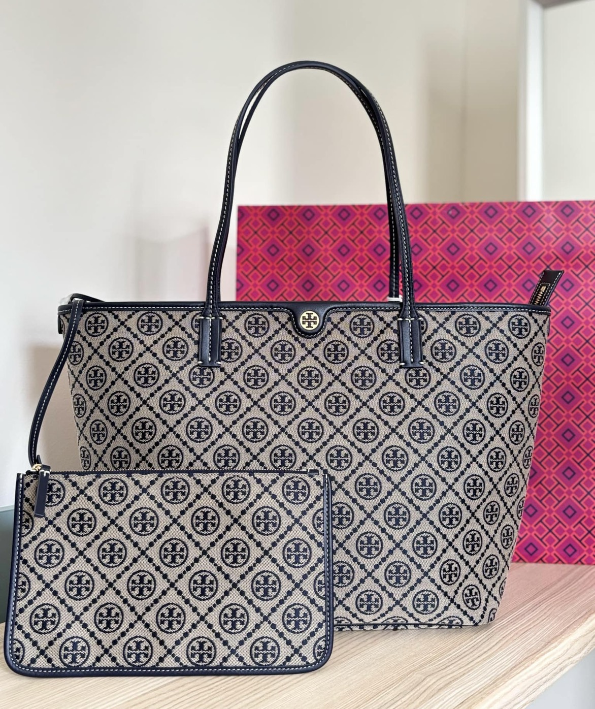 Tory burch t monogram tote zip มีใบลูก