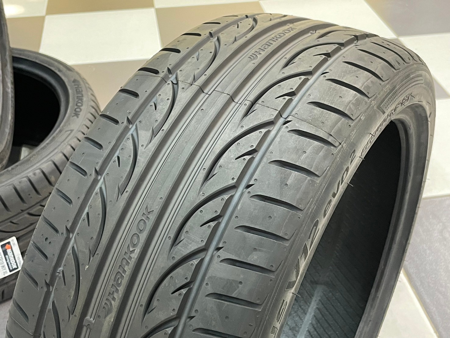 ยางHANKOOK รุ่น VENTUS V12 *evo 2 225/40R19 ยางใหม่ปี2023
