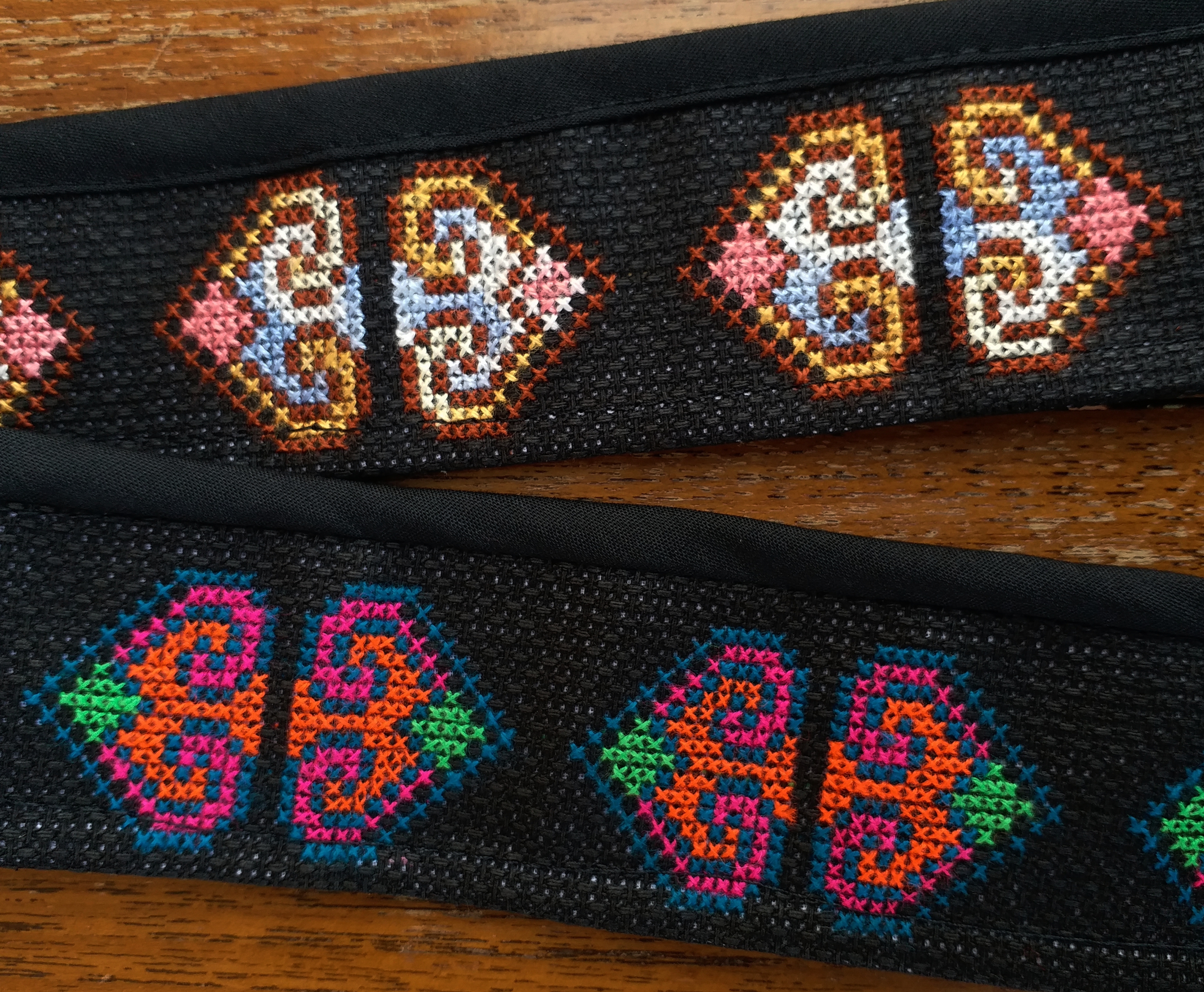 สายรัด ผ้าปักมือรูปหัวใจ 2โทนสี ใช้ได้2ด้าน