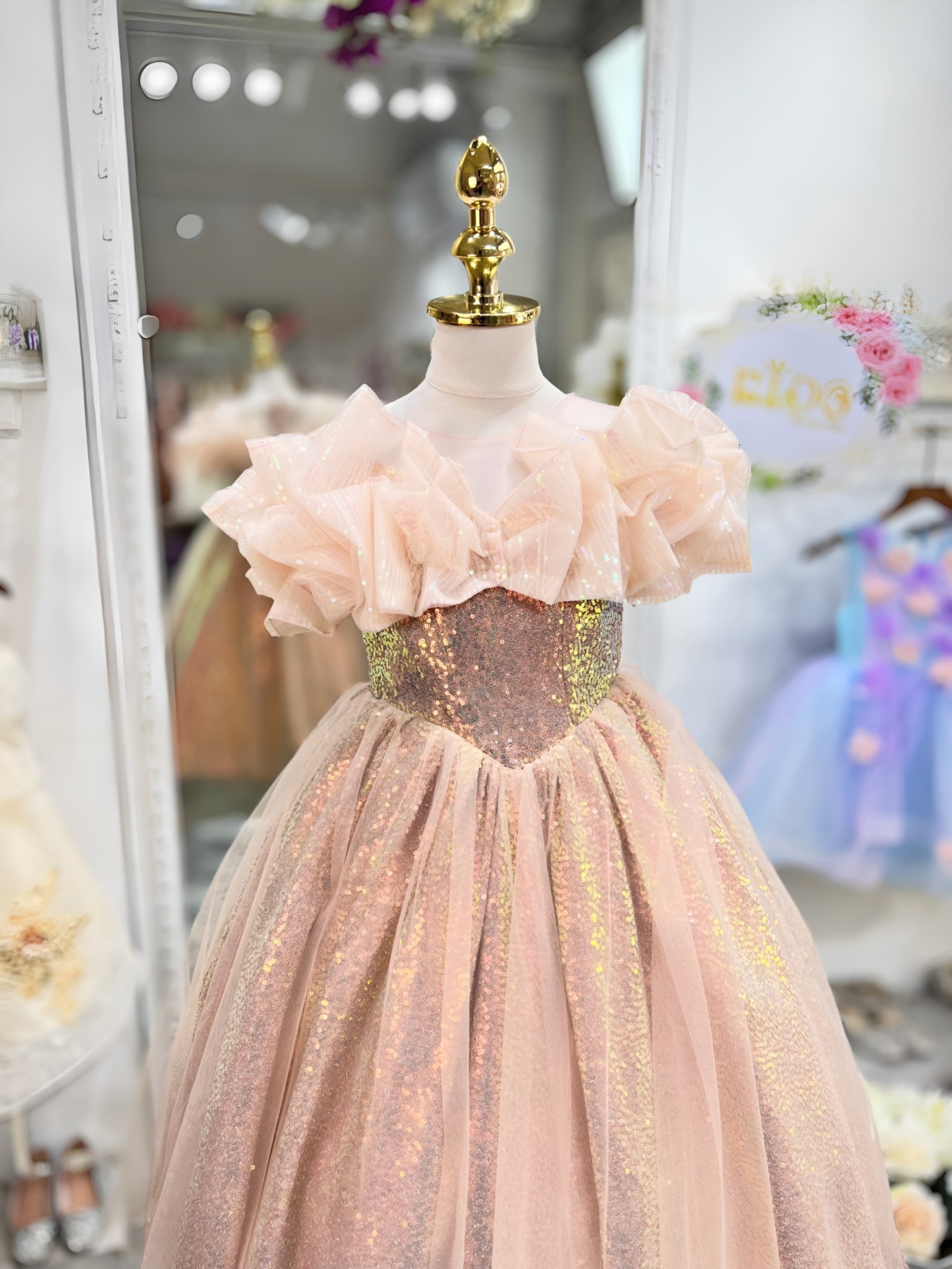 ชุดราตรีเด็ก(หน้าร้านอยู่รัชดา ลองได้ถ่ายรูปจากชุดจริง)W18594 สีโอรส เปิดไหล่ กระโปรงยาว แขนสั้น