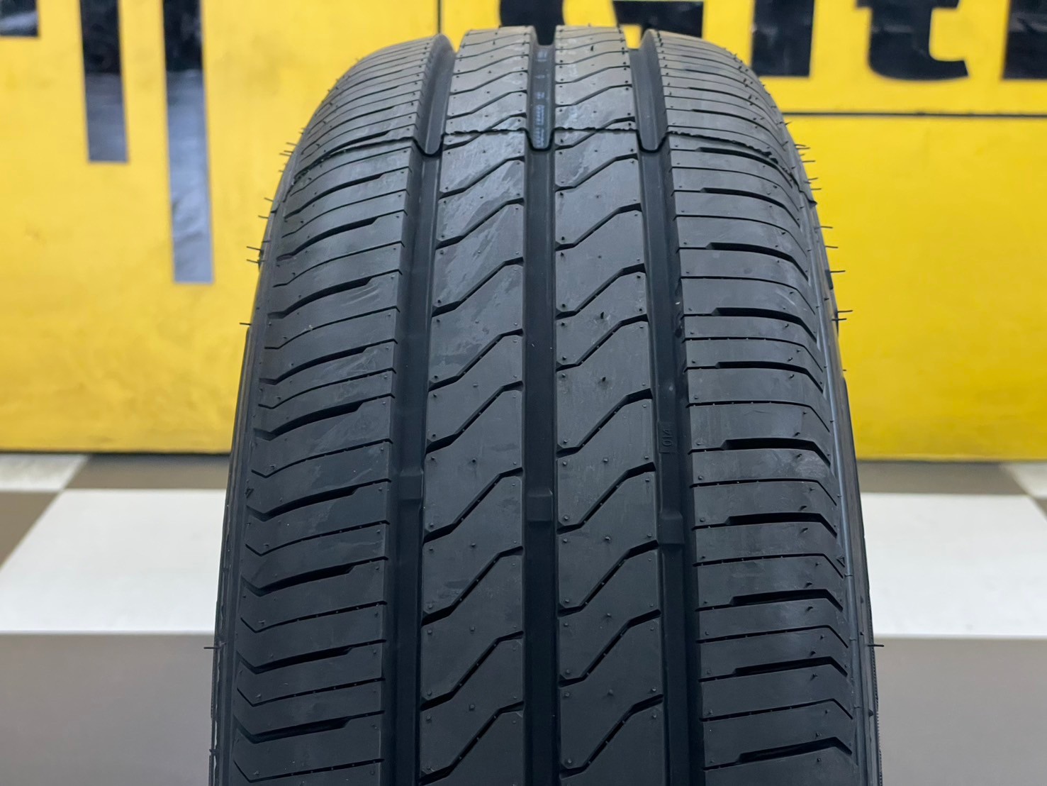 #Arisun ZX25 205/70R15C ยางใหม่ปี2025 💥💥#ราคาพิเศษเพียงเส้นละ1850บาท พร้อมติดตั้งฟรี💥💥