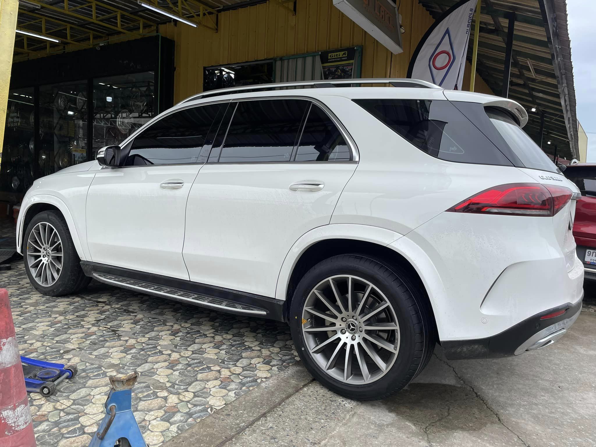 #BENZ_GLe300d 🚘 🛞🐘#YOKOHAMA_ADVAN SPORT V107 315/40R21
