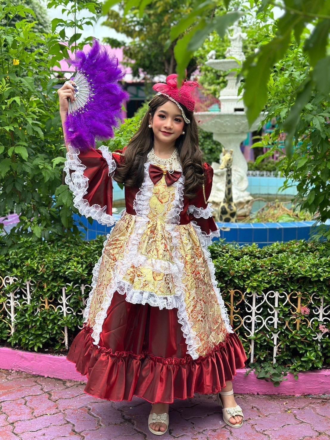 ชุดเดินแบบเด็ก(หน้าร้านอยู่รัชดา ลองได้ถ่ายรูปจากชุดจริง)W18432สีแดง ยุควิคตอเรีย กระโปรงยาว