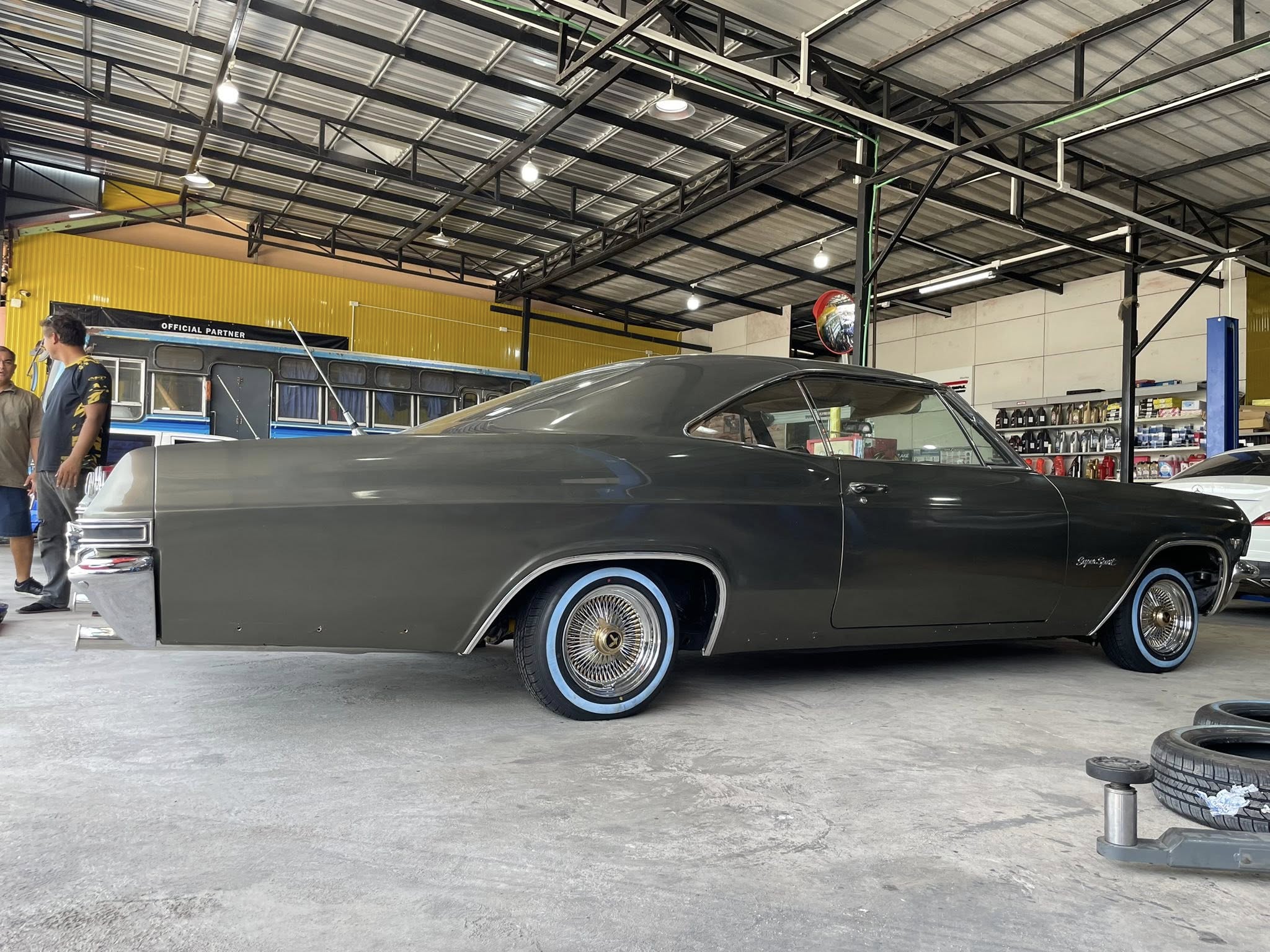 Chevrolet_impala 🚘 เปลี่ยนยางขอบขาว🛞🐘#SAILUN_ขอบขาว_175/70R13 🛞