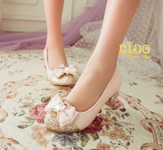 รองเท้าเด็กออกงาน(หน้าร้านอยู่รัชดา ลองได้)H152 สีครีม หนังเงาสลับวิ้ง ประดับโบว์ สวยหรู