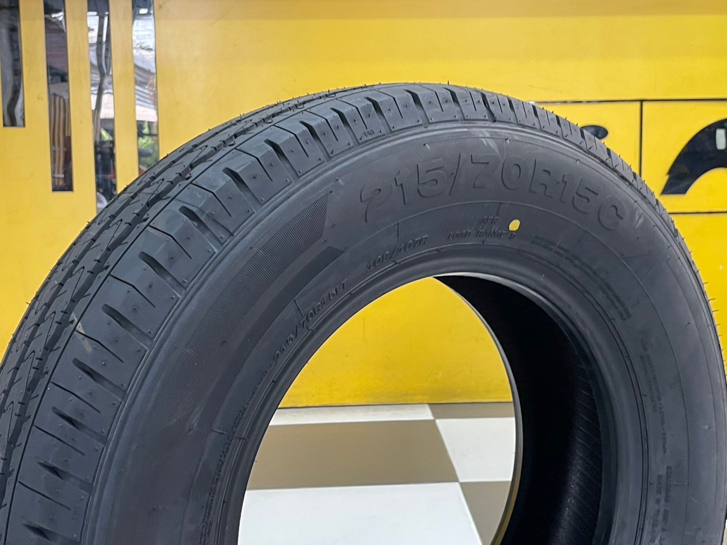 ยางหลิงหลง ยางผลิตไทย Linglong Vanplus 215/70R15 ยางใหม่ ปี2024