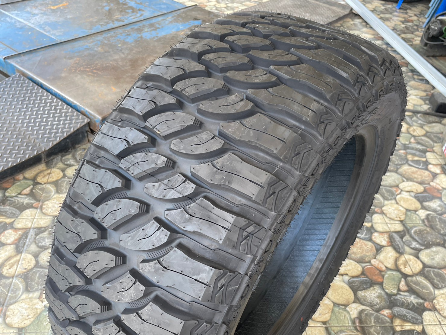 ยางใหม่สายลุย ATLAS TIRES PARALLER M/T 33x12.50R20 LT 10PR ยางใหม่ปี2023