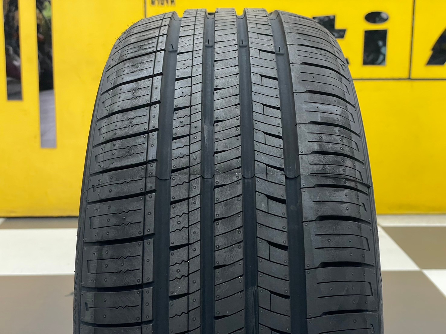 ยางใหม่ AUSTONE SP602 215/50R17 ยางผลิตไทย คุ้มค่ารับประกันบาดบวมเบียดตำ365วันเคลมฟรี ยางใหม่ปี2024