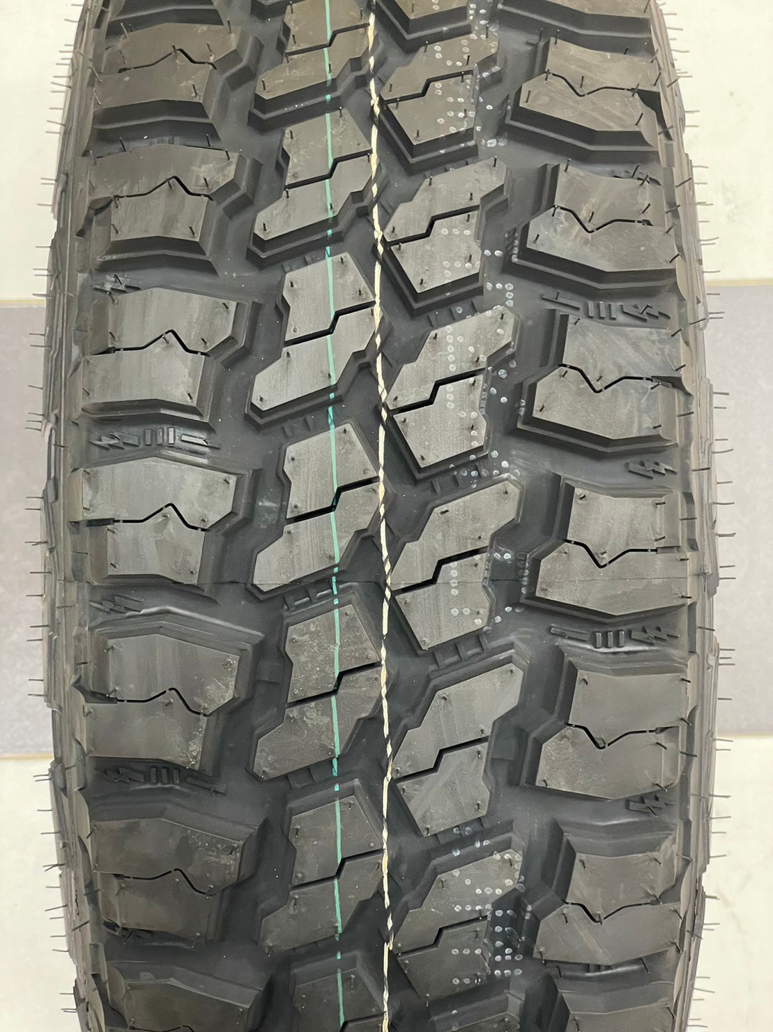 ยางใหม่ 285/75R16 Deestone Power Cruz รุ่น MUD TERRAIN - MT431 (แก้มขาว)