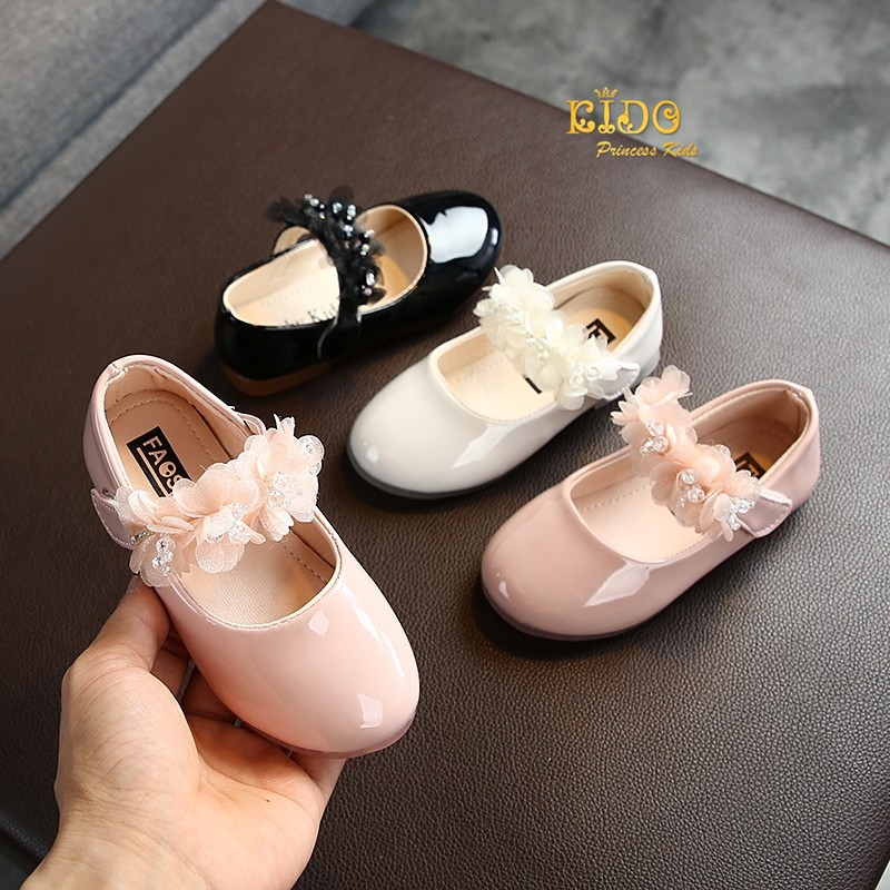 sรองเท้าเด็ก ควรเผื่อ1ซมจากยาวเท้า(ร้านอยู่รัชดา ลองได้)H090สีขาว สีโอรส สีดำ หนังแก้ว แต่งดอกไม้