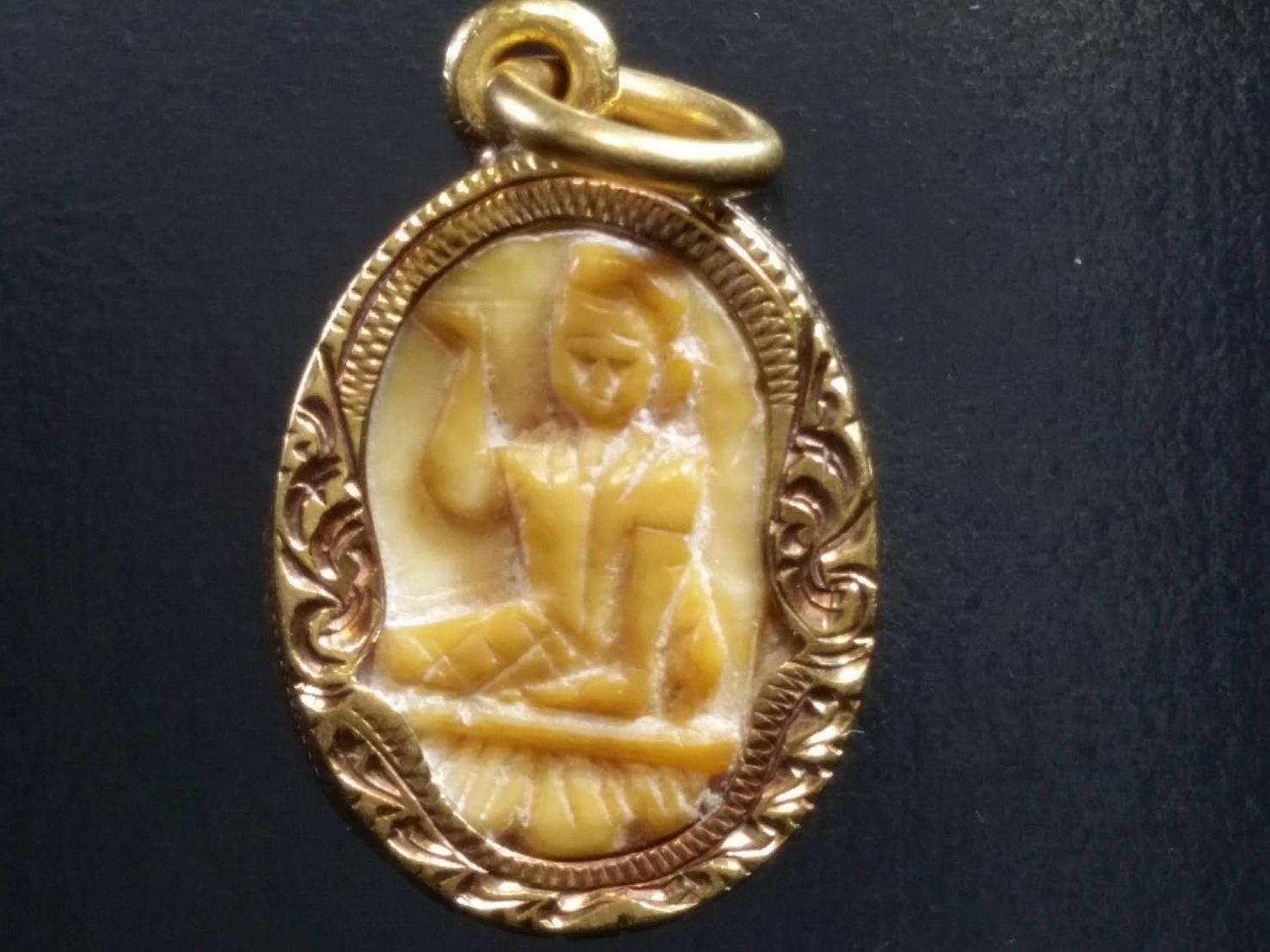 แม่นางกวักงาแกะ หลวงพ่อเดิม วัดหนองโพ นครสวรรค์ ยุคปลาย เลี่ยมทองเก่าแท้ดูง่ายครับ