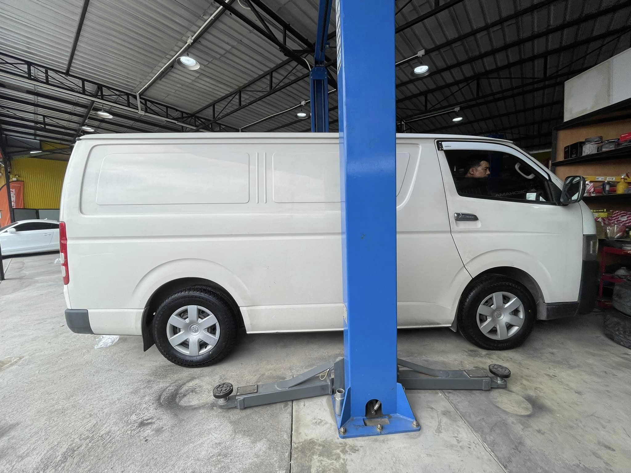 #TOYOTA_HIACE เปลี่ยนยาง #GOOD RIDE_SC326_215/70R15