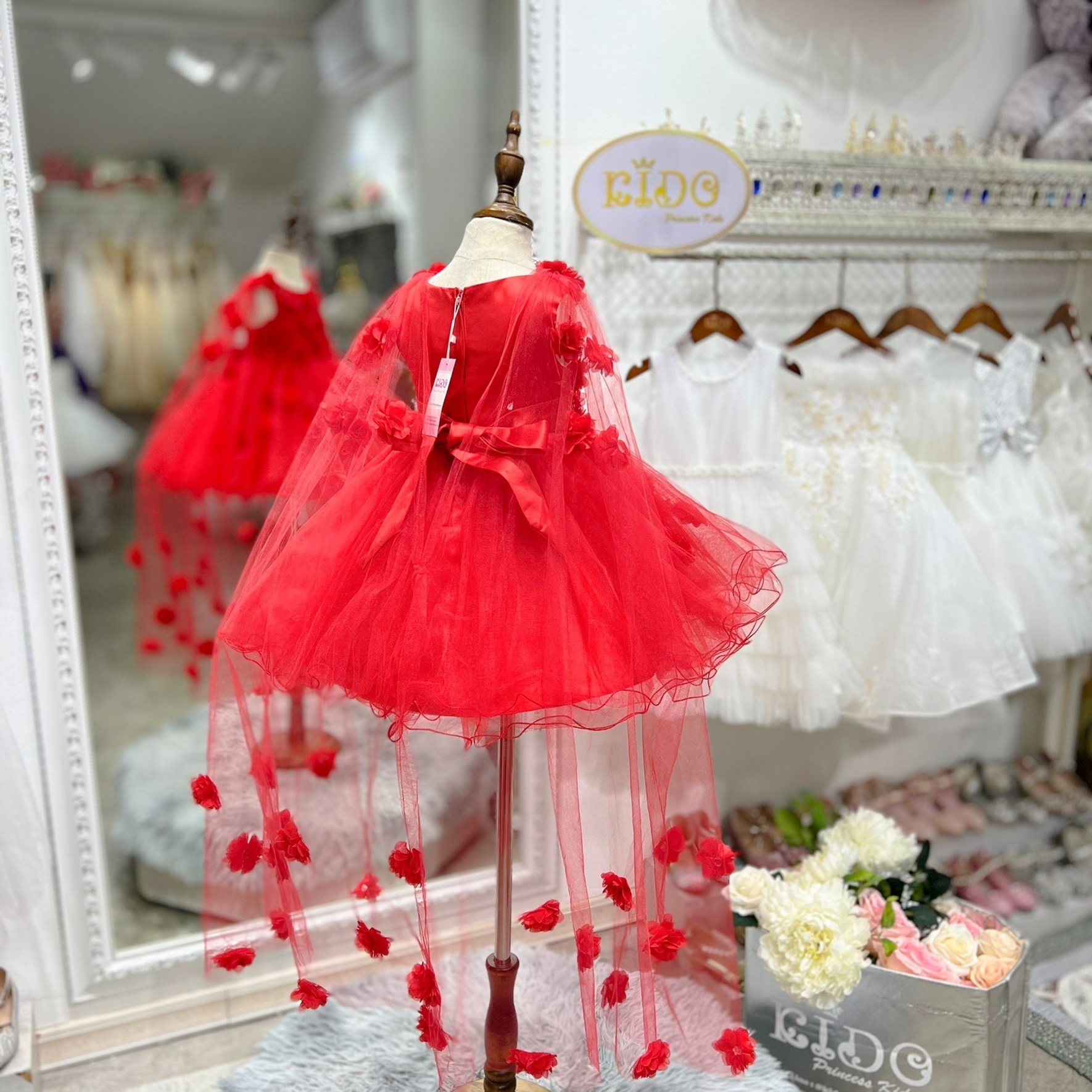 ชุดราตรีเด็ก(หน้าร้านอยู่รัชดา ลองได้ถ่ายรูปเองจากชุดจริง)T256สีฟ้าตกแต่งด้วยผ้าคุมไหล่ซีทรูติดดอกไม้ กระโปรงสั้น