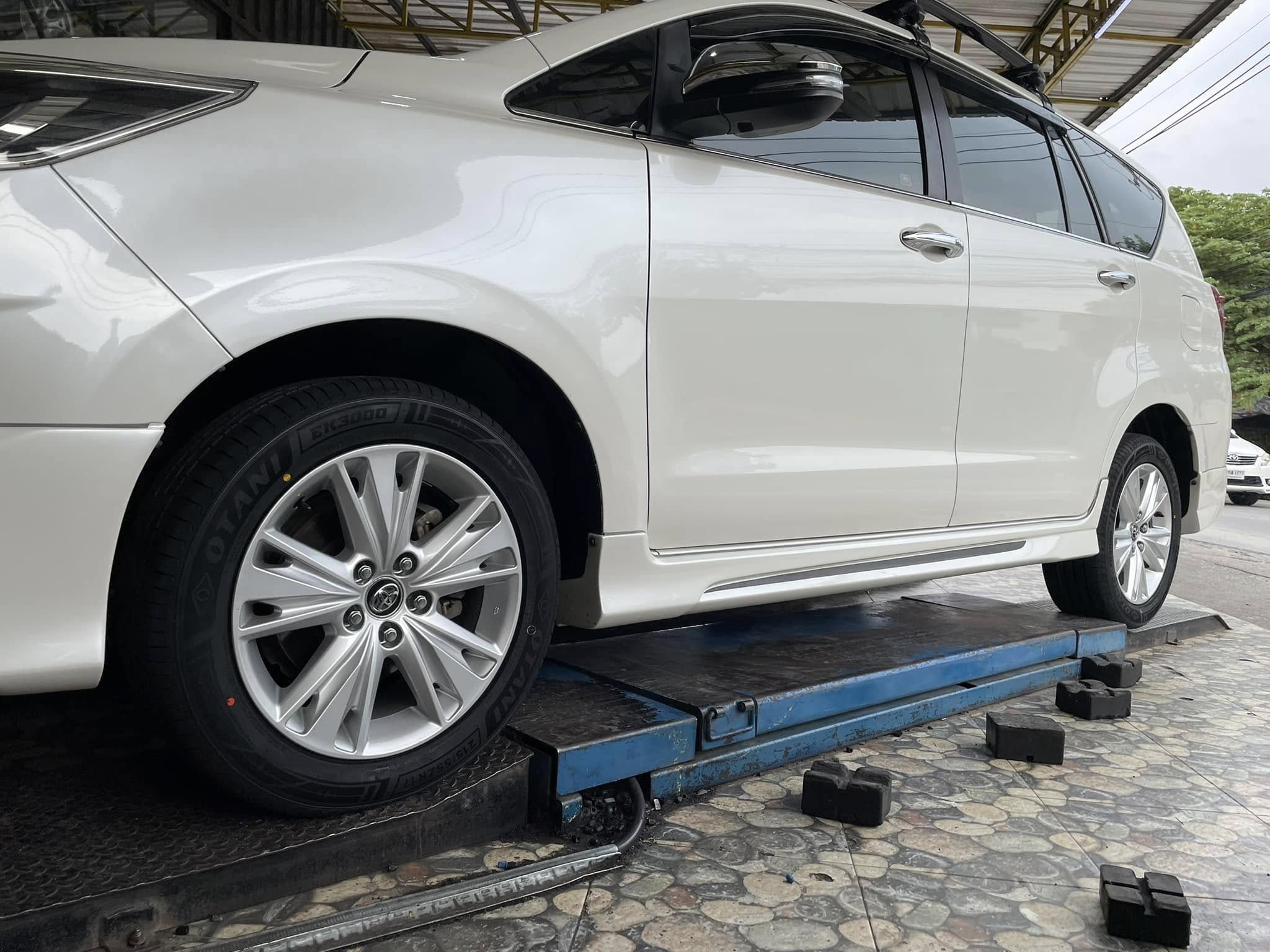 🚘 #TOYOTA_INNOVA🛞#เปลี่ยนยาง #OTANI #EK3000 215/55R17