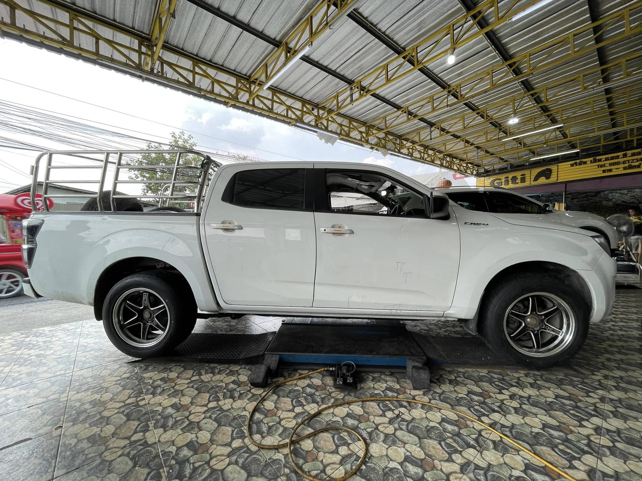 🚘 #ISUZU_D-MAX🛞 เปลี่ยนยาง #OTANI #BM1000 255/55R18 #บริการตั้งศูนย์ล้อ🛞