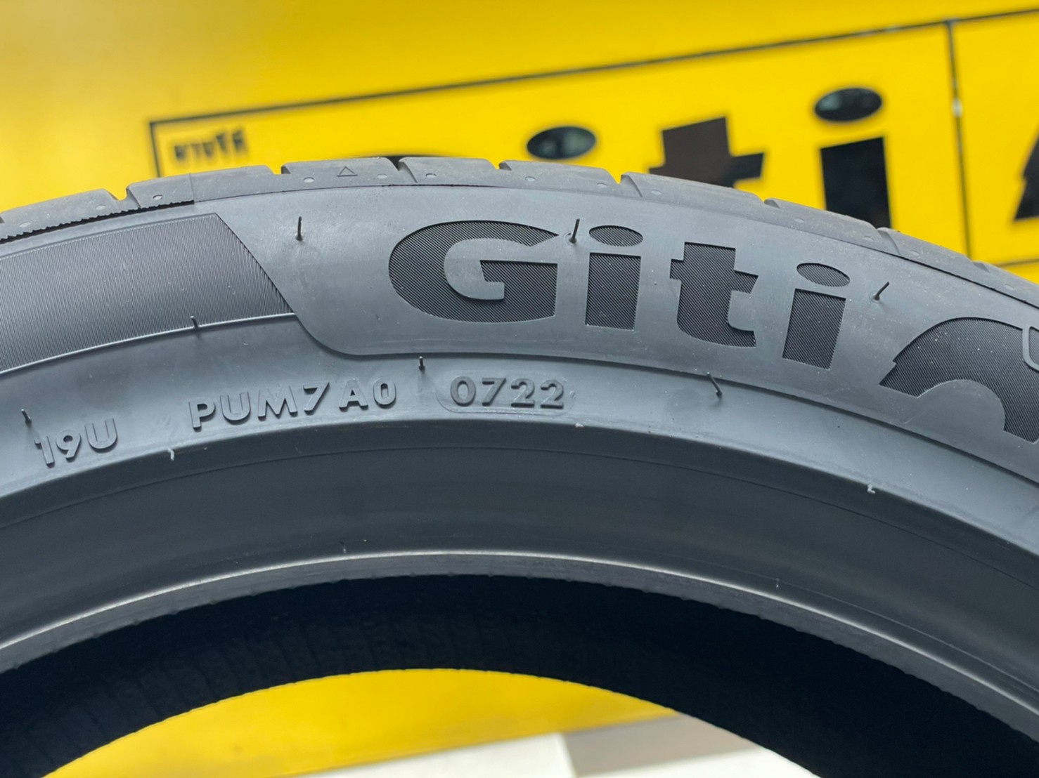 GITI SportS2 245/45R19 ยางใหม่ปี2022 ยางสปอร์ตสมรรถนะสูง คุณภาพดี ราคาโปรโมชั่นพิเศษ พร้อมติดตั้งฟรี