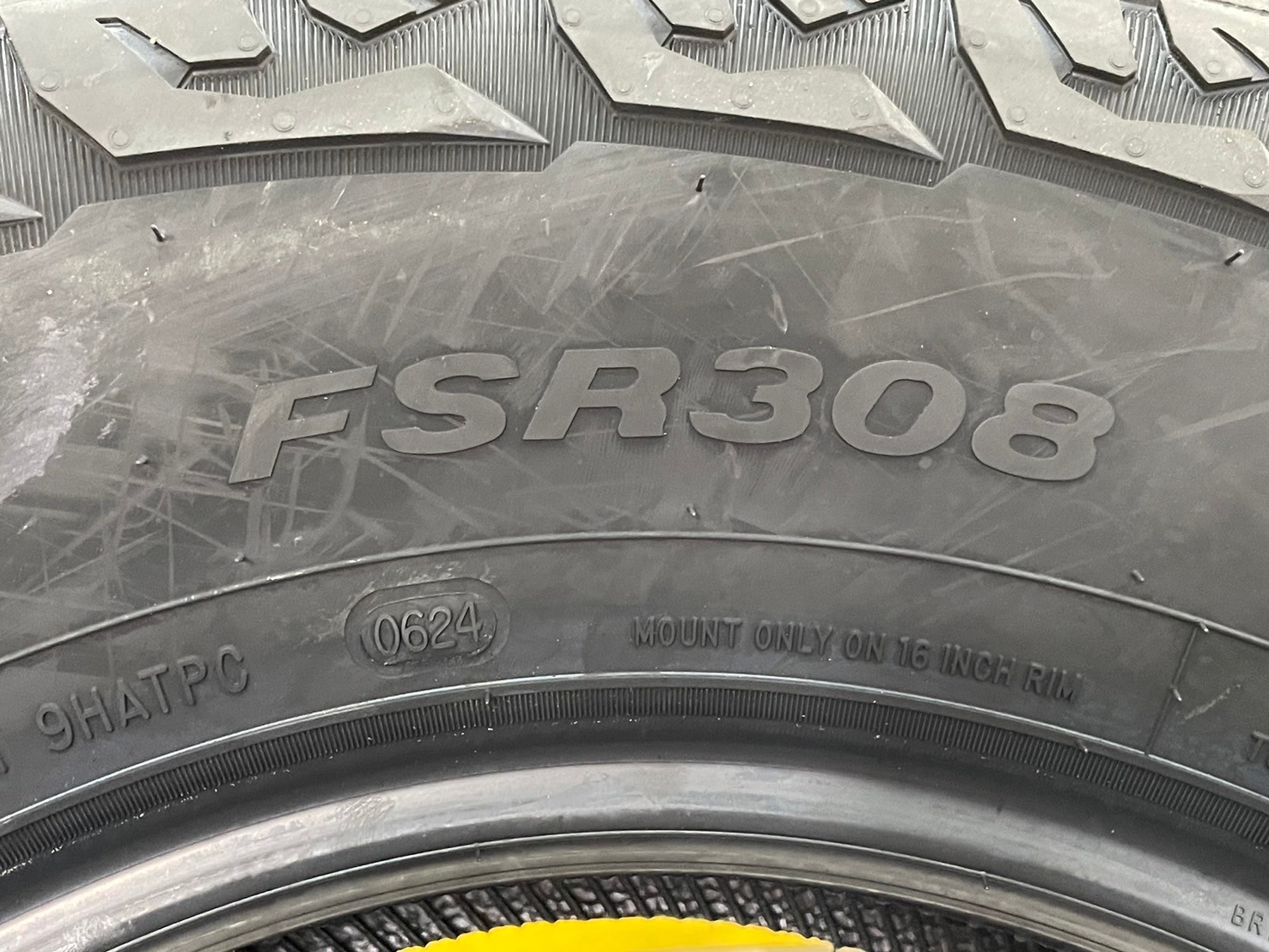 #ยางfortune (ฟอร์จูน) FSR308 245/70R16 ยางใหม่ปี2024 ยางAT ตัวหนังสือสีขาว ยางผลิตไทยคุณภาพดี