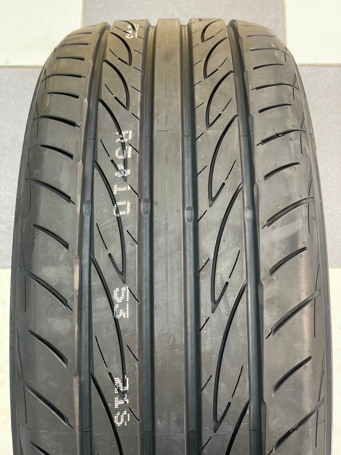 ยางใหม่โยโกฮาม่า YOKOHAMA ADVAN FLEVA V701 245/40R20 ยางใหม่ปี2024 🔥