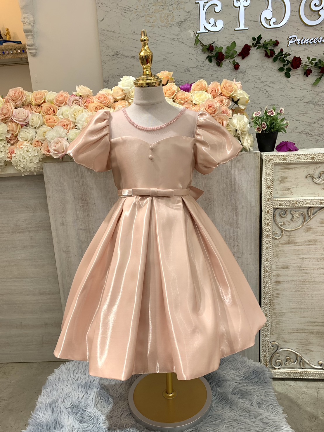 ชุดราตรีเด็ก(หน้าร้านอยู่รัชดา ลองได้ถ่ายรูปจากชุดจริง)B272 สีชมพู กระโปรงสั้น แขนตุ๊กตา ประดับคลิสตัลล้อมคอ น่ารักๆ