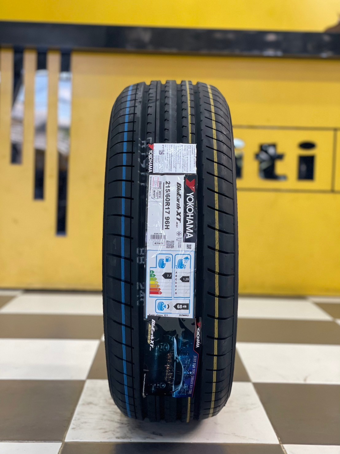 #ยางใหม่โยโกฮาม่า #YOKOHAMA BluEarth - XT #AE61 215/60R17 ยางใหม่ปี2024