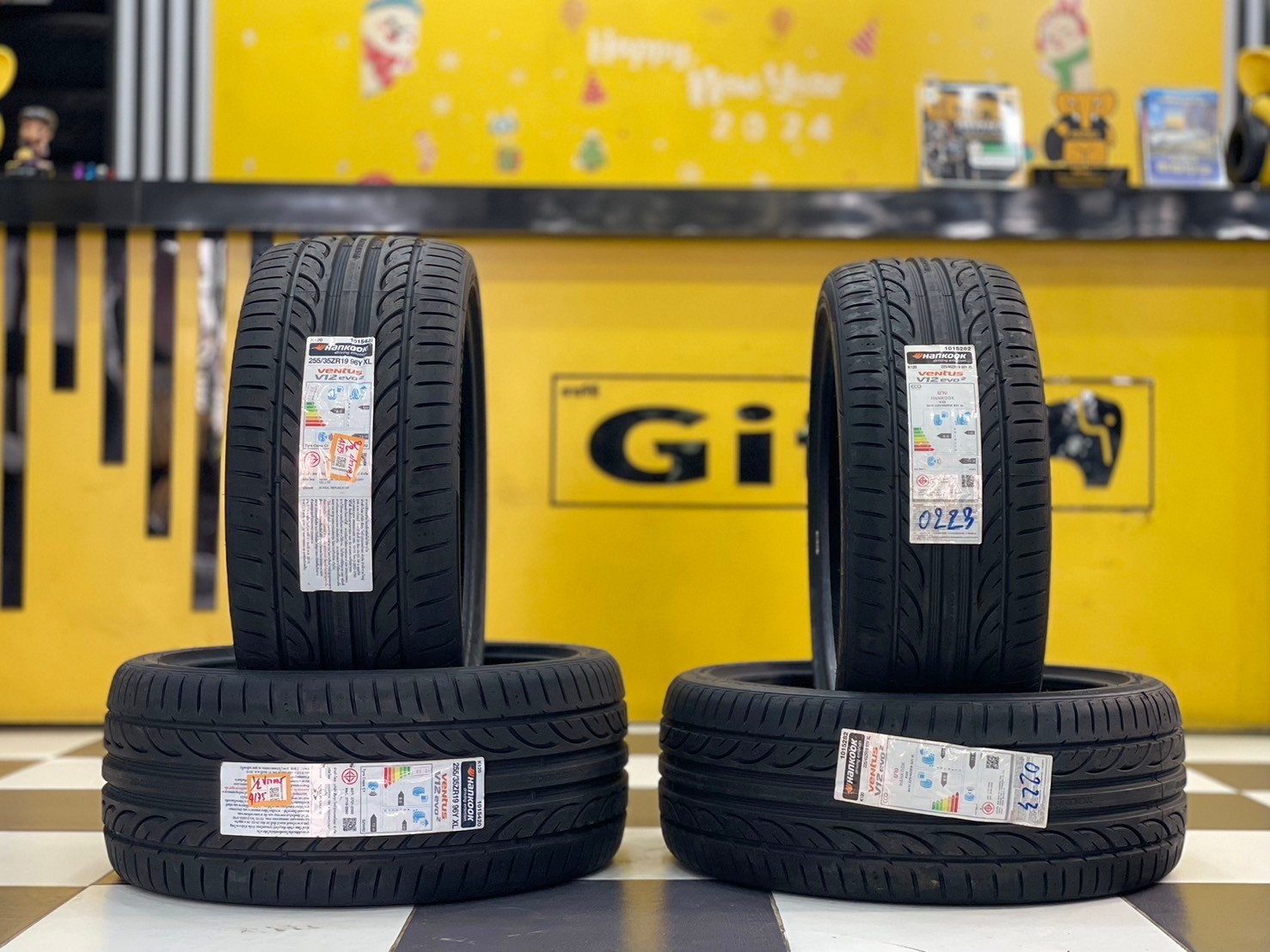 ยางHANKOOK รุ่น VENTUS V12 *evo 2 225/40R19 ยางใหม่ปี2023 255/35R19 ยางใหม่ปี2024