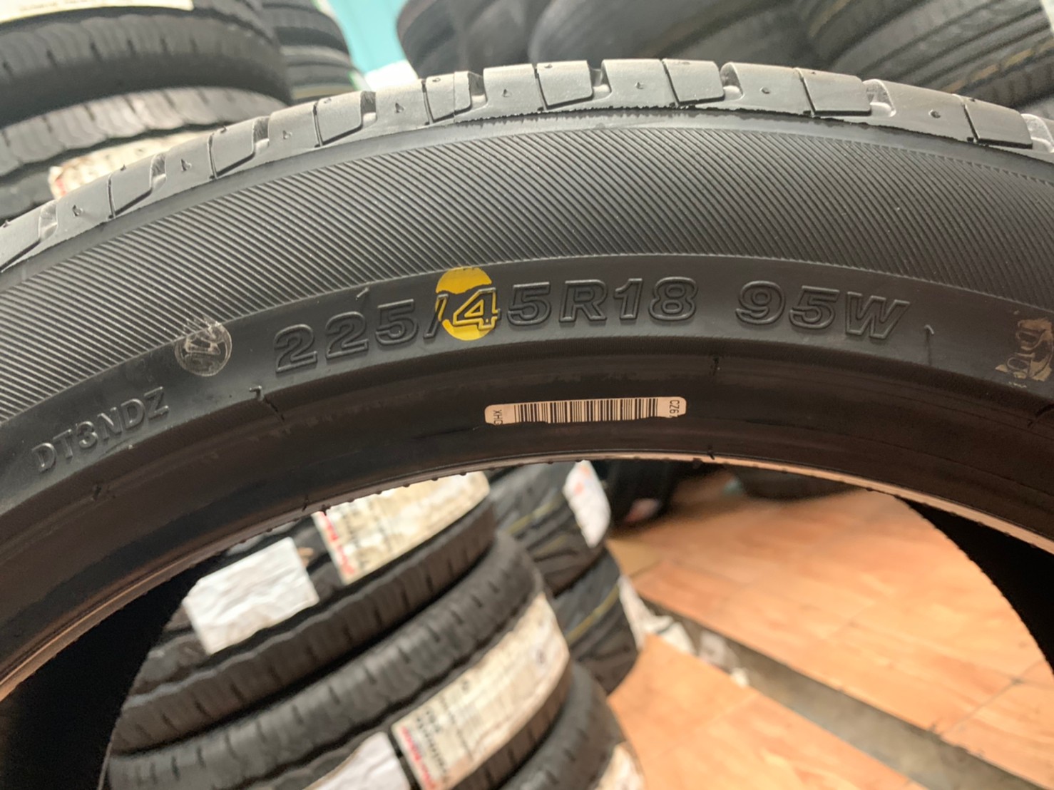 225/45R18 Dayton DT30 By Bridgestone - เอ็ม.แอล.ออโต้แม็กซ์ 