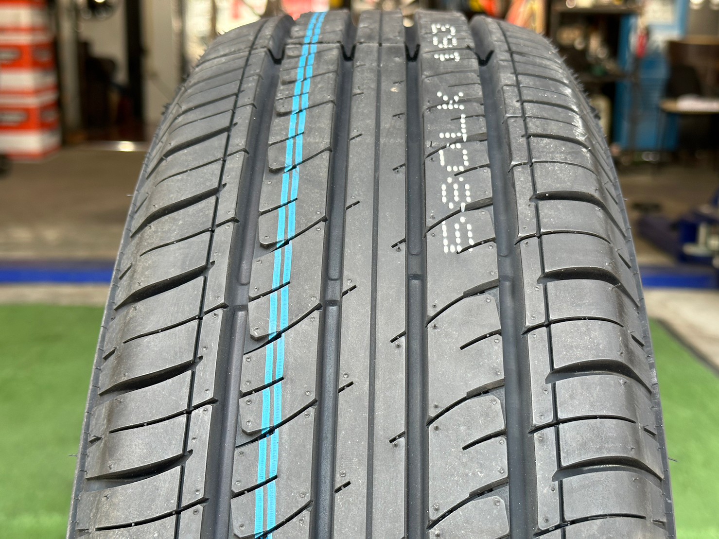 OTANI MK2000 215/70R16 ยางใหม่ปี2023 ราคาพิเศษพร้อมติดตั้งฟรี สามารถสอบถามเพิ่มเติมได้ค่ะ