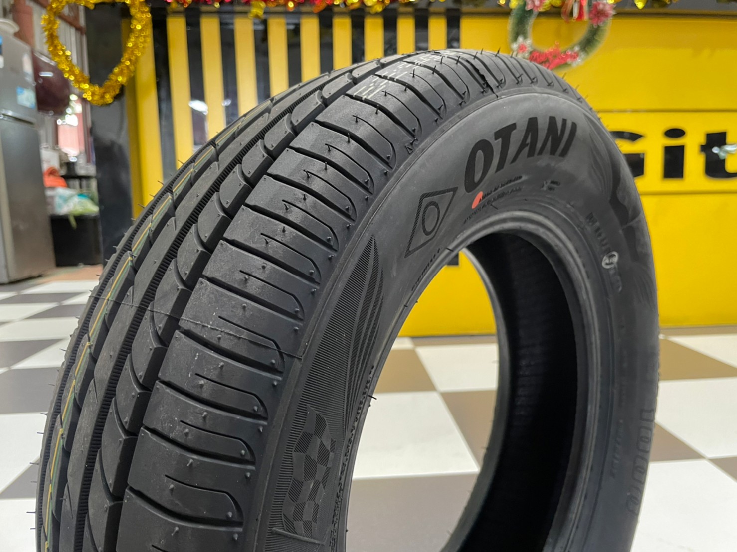 OTANI KC2000 235/45R18 ยางใหม่ปี2023 (ราคาพิเศษสอบถามได้ค่ะ)