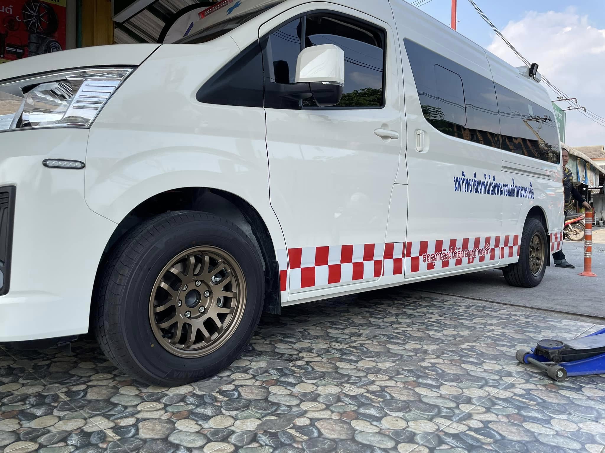 #TOYOTA_COMMUTER #ล้อSSW404 16X8 ET20 6X130 สีน้ำตาล ล้อคุณภาพดี สุดคุ้มราคาสบายกระเป๋า