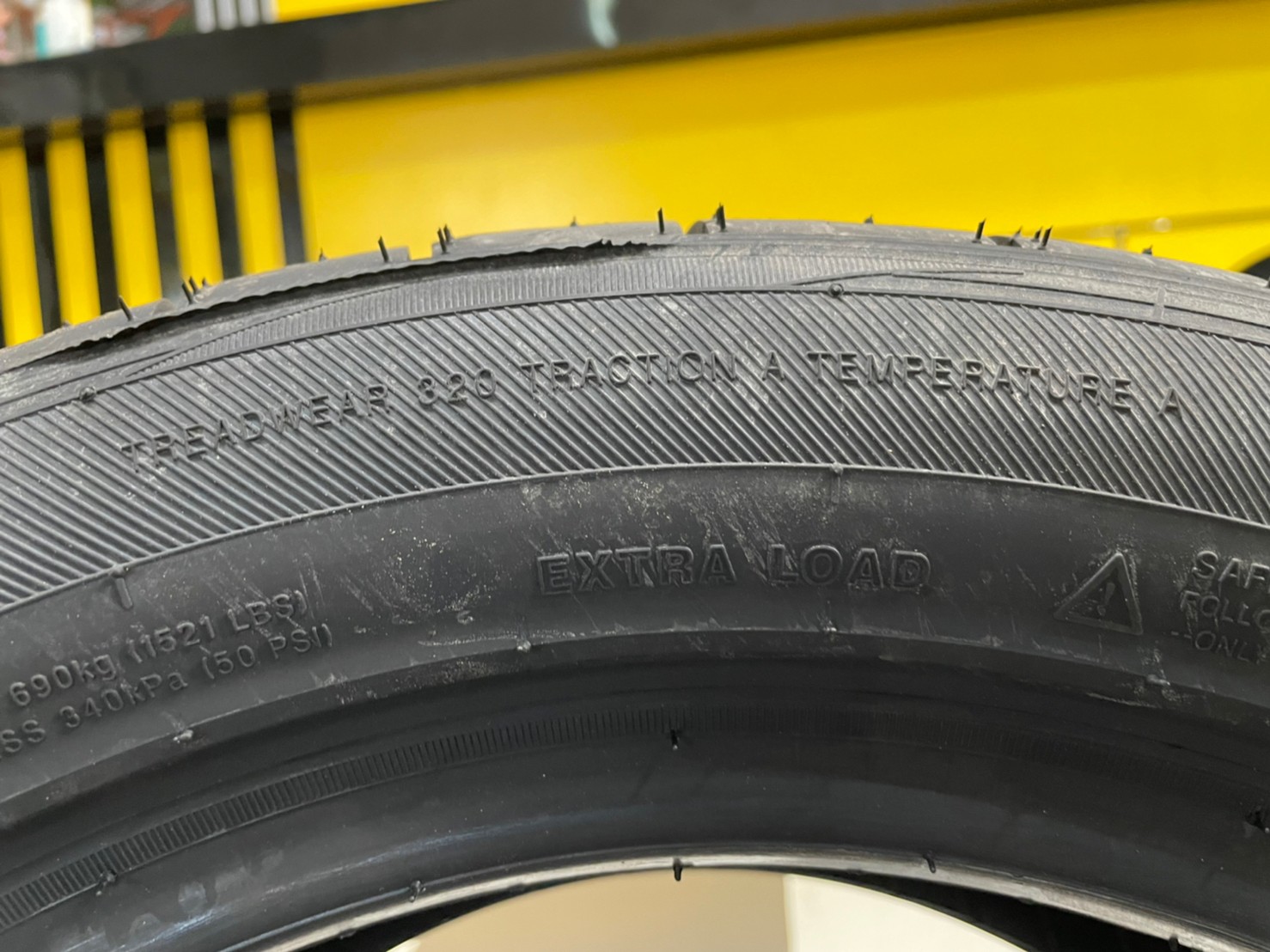 ยางสปอร์ตลายซิ่ง ยางKINTO V-36 ขนาด225/50R15 ยางใหม่ปี2021