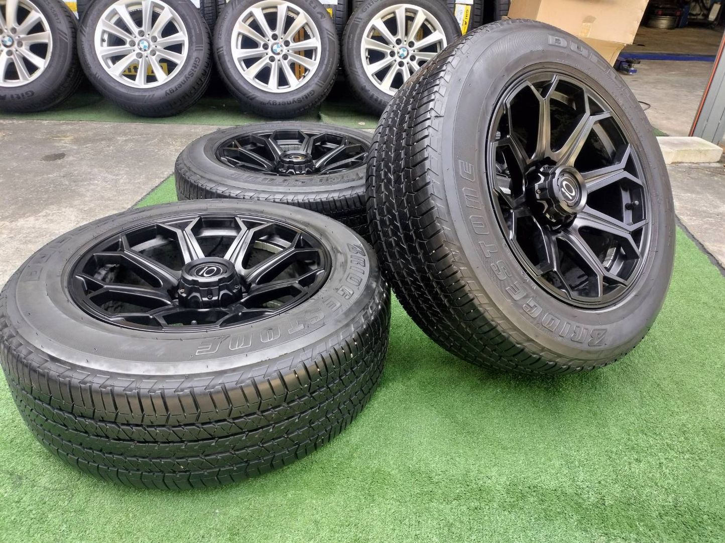 ล้อแม็กซ์OASIS-PLAY 18x9 6x139.7 ET+15 พร้อมยาง Bridgestone 255/60R18 ล้อแม็กซ์สภาพสวย