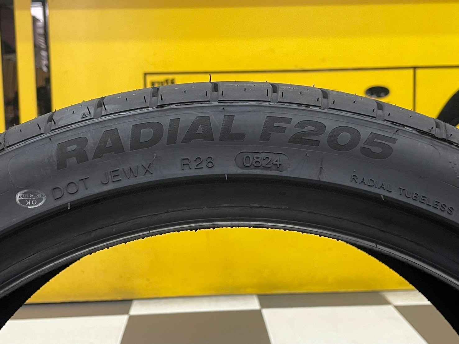 ยาง MINERVA F205 225/40R19 ยางสปอร์ตคุณภาพดี สมรรถนะการขับขี่สูงนุ่มเงียบ ยางใหม่2024