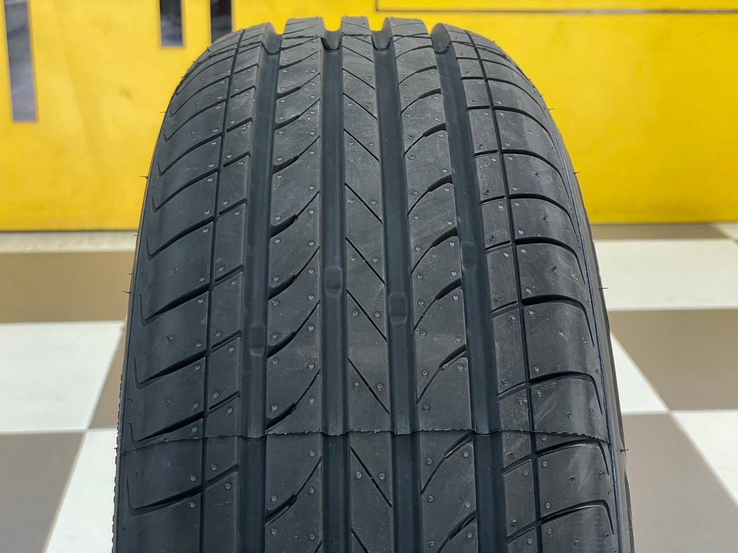ยางรถยนต์คุณภาพดี #Linglong(หลิงหลง) Crosswind HP 195/65R15ยางใหม่ปี2024 ยางผลิตไทย