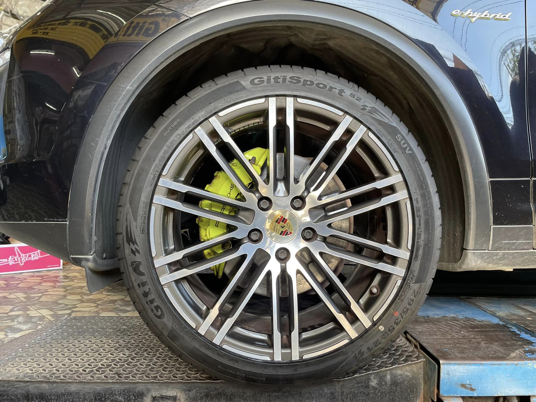 #Porsche #Cayenne 🛞 #Giti_SportS2 295/35R21