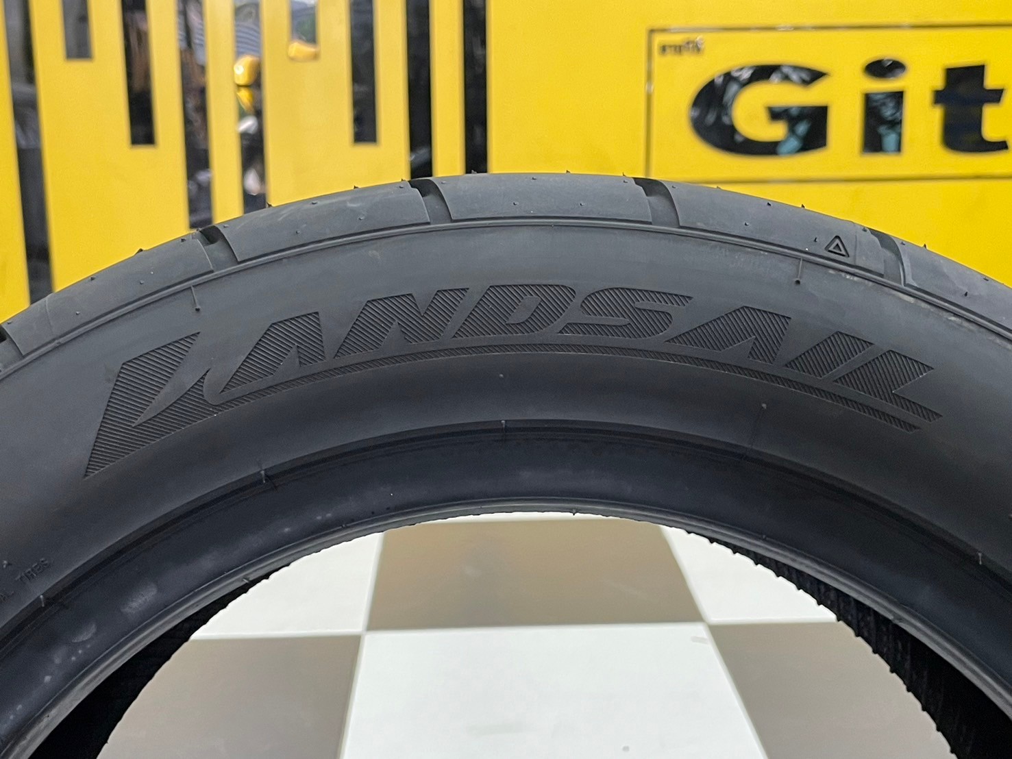 ยางลายซิ่ง Landsail RS009 205/50R15 ยางMade in Thailand รับประกันนุ่มหนึบ สเปคพิเศษ สำหรับล้อกว้าง ยางใหม่ปี2024