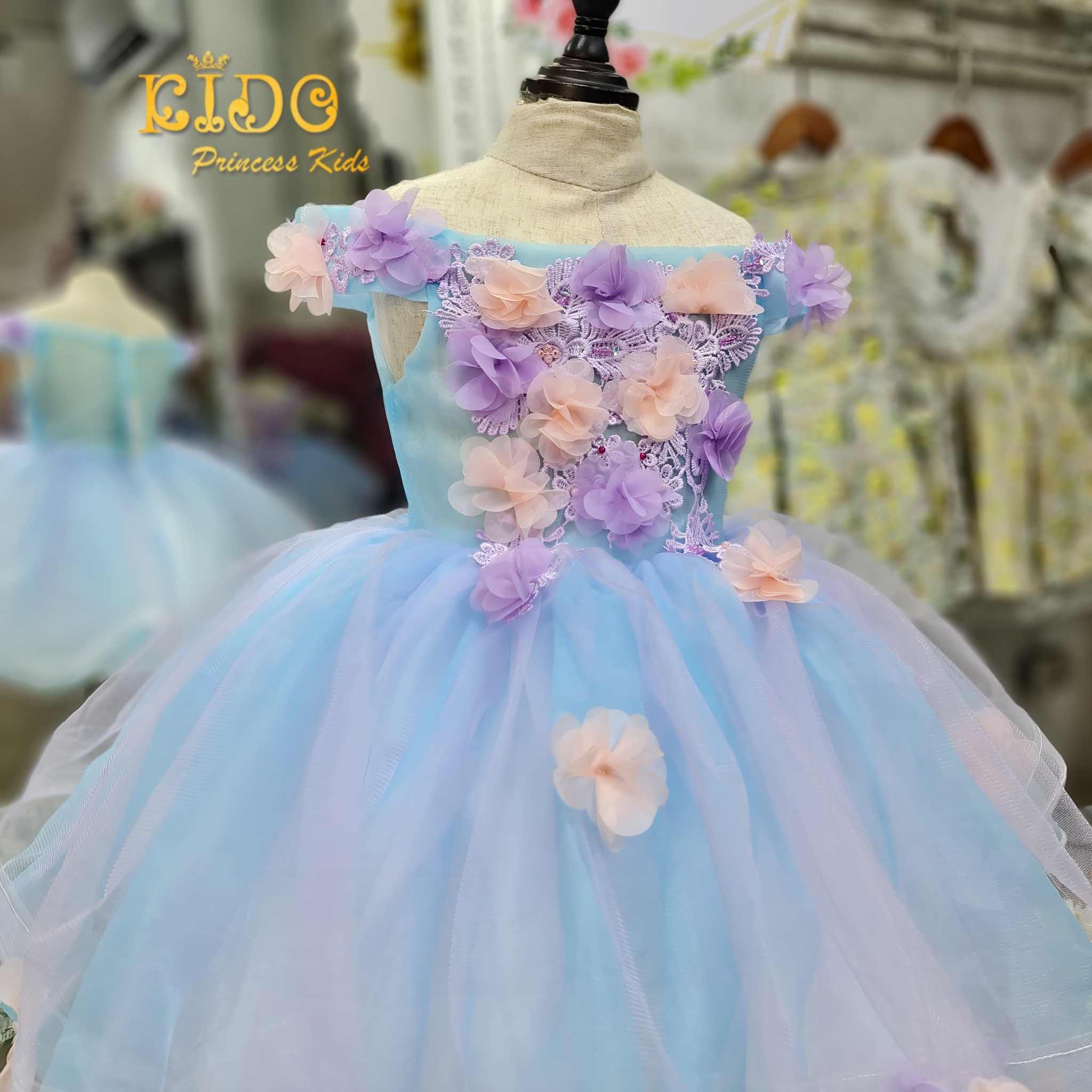 ชุดราตรีเด็ก(หน้าร้านอยู่รัชดา ลองได้ถ่ายรูปจากชุดจริง)W18541สีฟ้า กระโปรงสั้น แขนระบาย เปิดไหล่