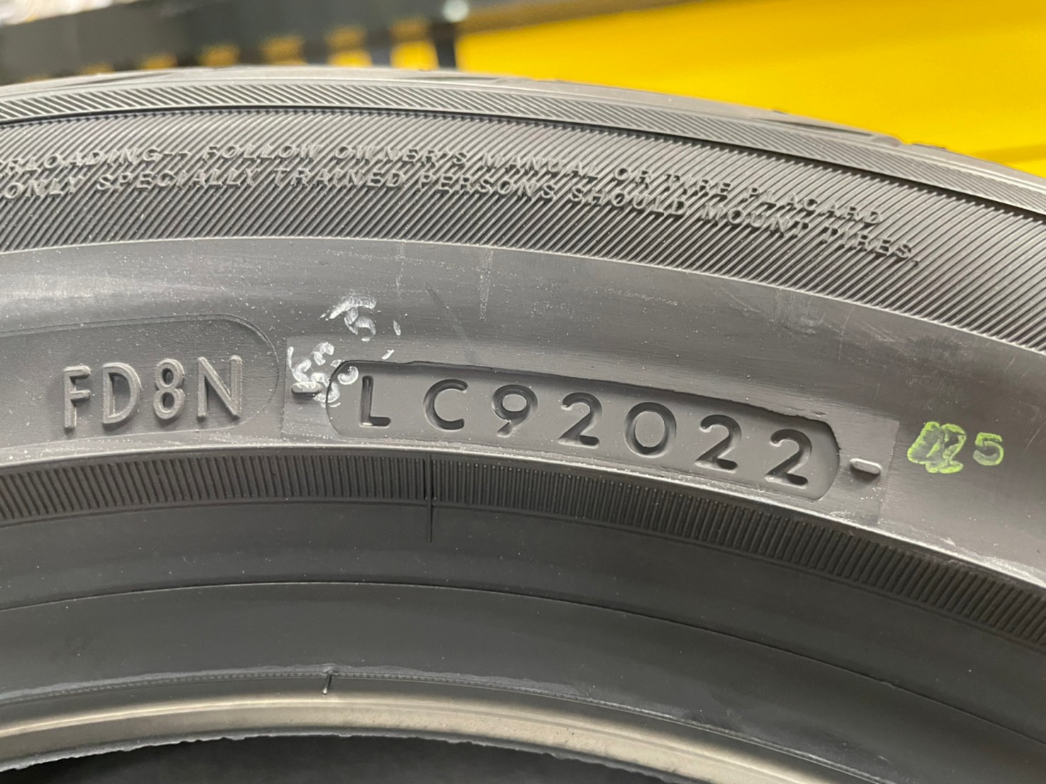 YOKOHAMA ADVAN FLEVA V701 195/55R15 ยางใหม่ปี2022