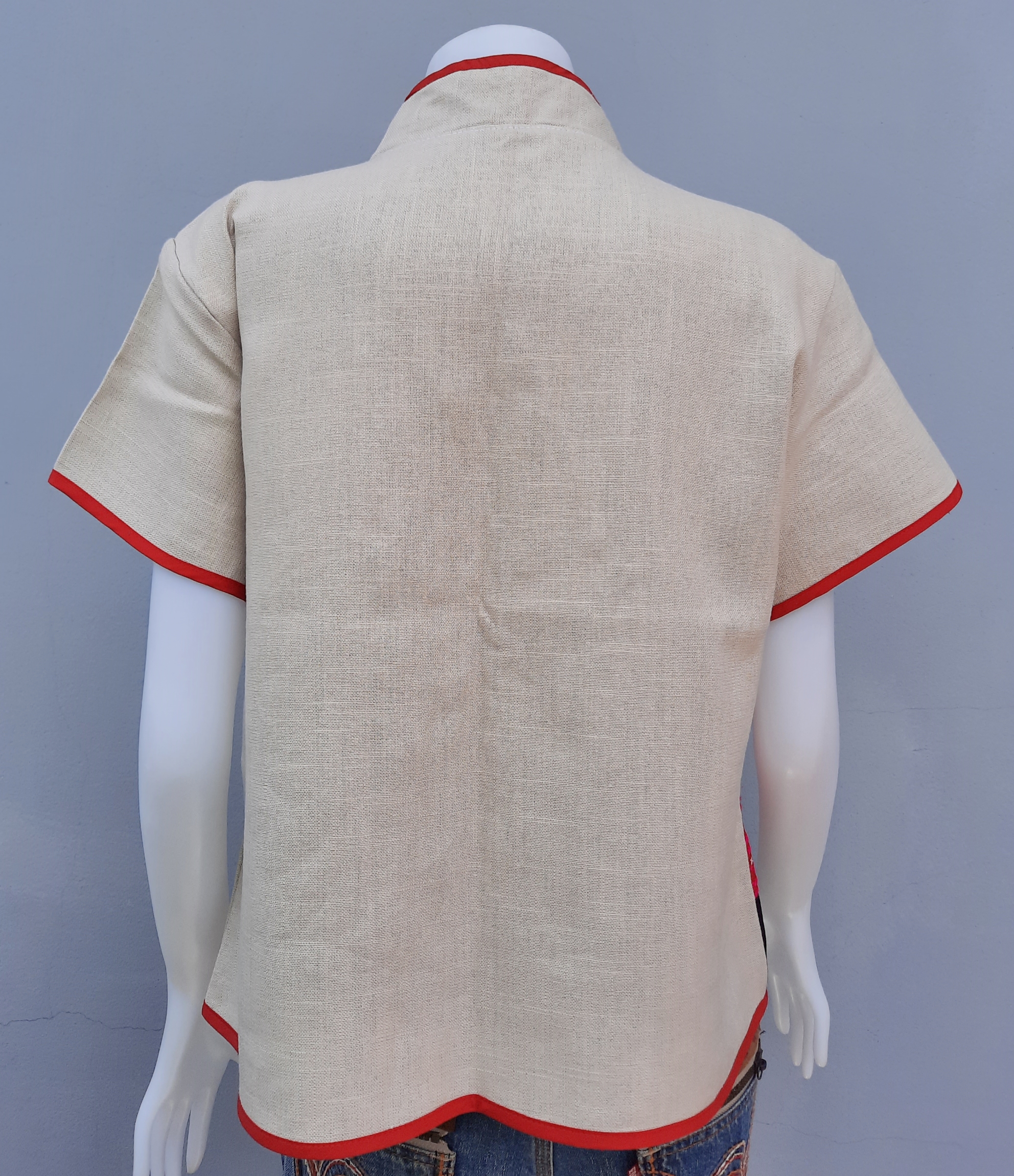 เสื้อป้ายผ้ากัญชงสีผ้าดิบ แต่งผ้าม้งโทนชมพู