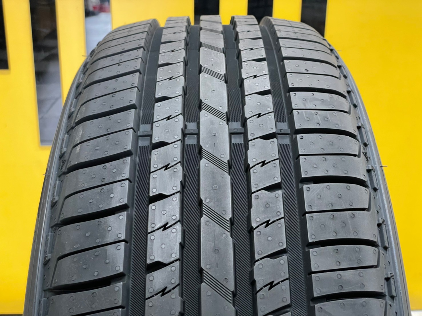 225/55R19 APOLLO APTERRA HT2 ยางใหม่ปี2023
