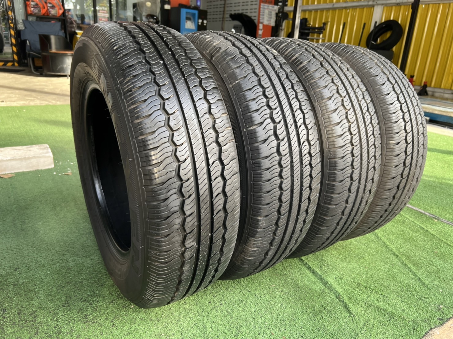 ยางมือสองสภาพสวยๆ 215/65R16 ยี่ห้อ Nexen CP521
