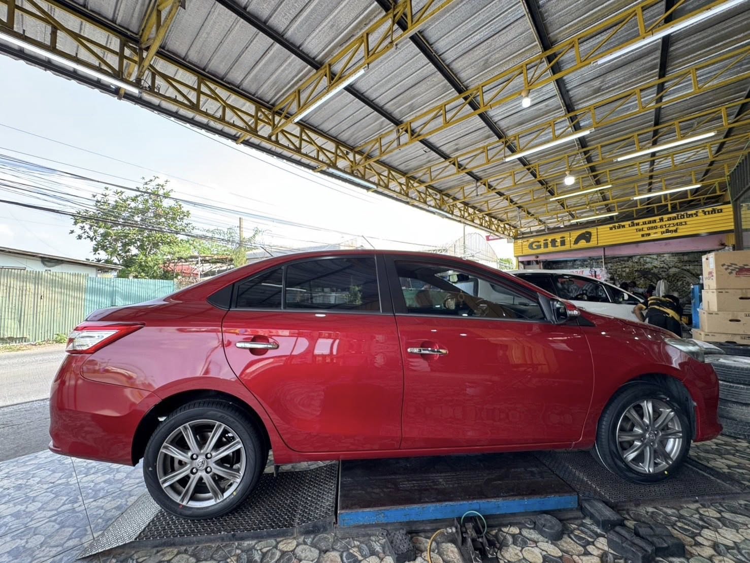 TOYOTA_VIOS🚘 🛞🐘#YOKOHAMA_BluEarth-AE50 185/55R16