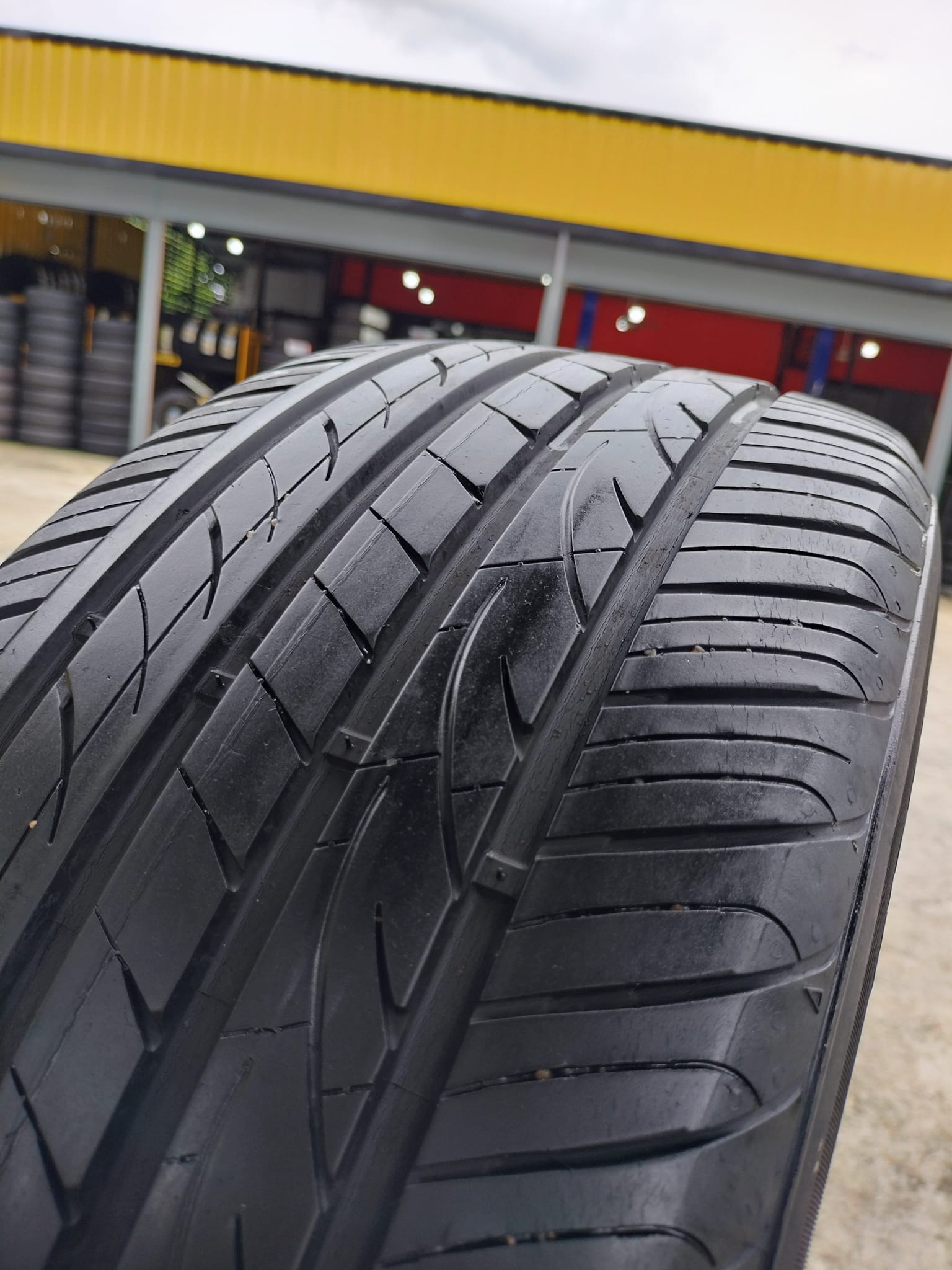 ยางมือ2 สภาพดี ขอบ16"ยี่ห้อ HANKOOK S1 215/55R16