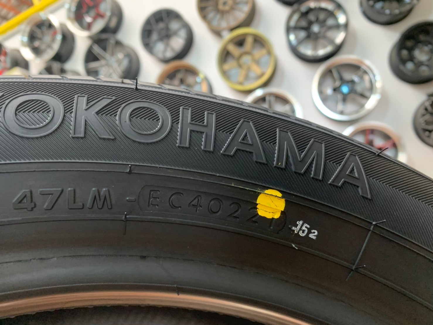 YOKOHAMA E70 215/55R17ยางใหม่ปี21 ยางสมรรถนะสูงนุ่มเงียบพร้อมติดตั้งฟรี จัดส่งฟรีทั่วประเทศ