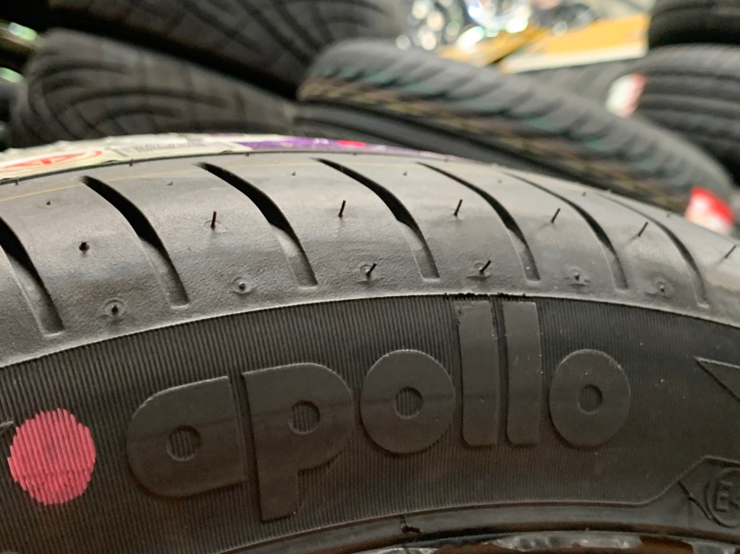 Apollo Aspire4G 225/40R18 ยางใหม่ปี2020 ยางสมรรถนะสูง คุณภาพดี