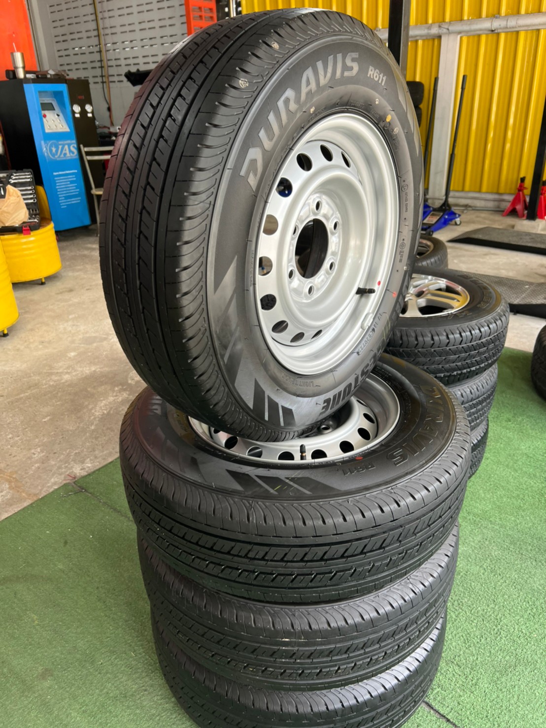 ล้อกระทะ ขอบ15 5x114 พร้อมยาง Bridgestone R611 215/70R15 ยางปี22 ยางใหม่ล้อถอดจากป้ายแดง