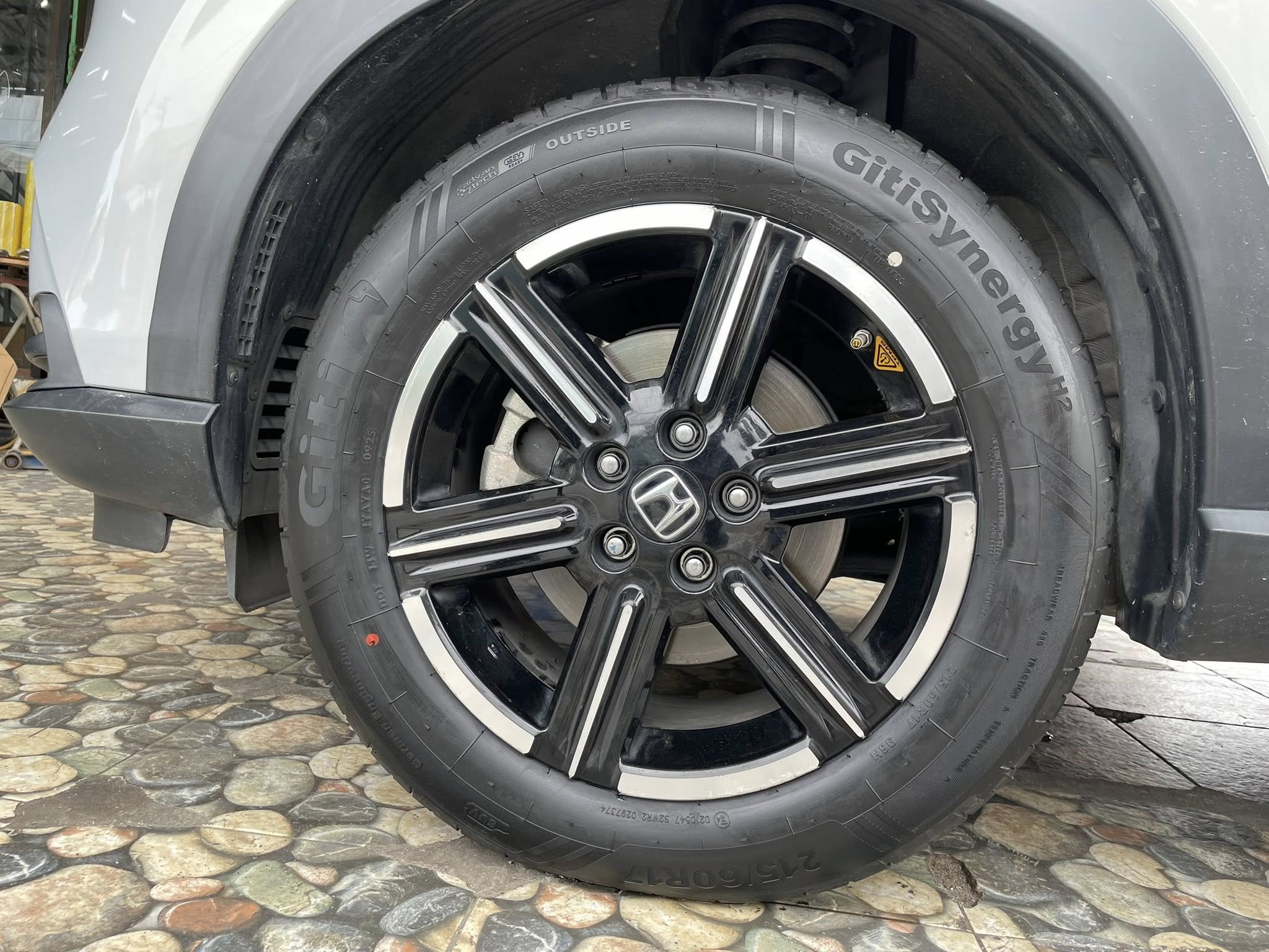 HONDA_HRV🚘❤️💫 🛞🐘#GITI_SynergyH2_215/60R17